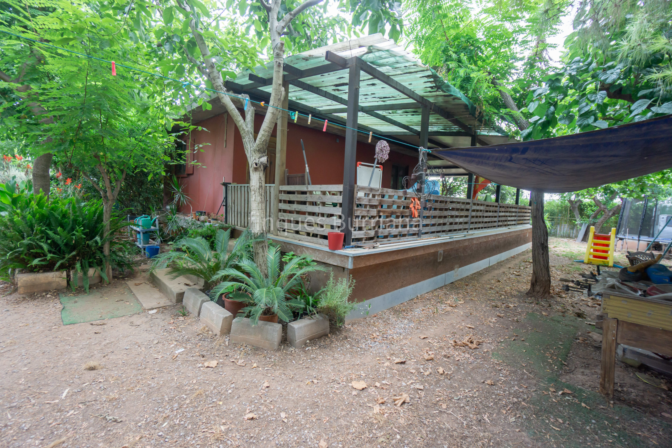 Terreno rústico con refugio de madera en Alquerías del Niño Perdido (Castellón)