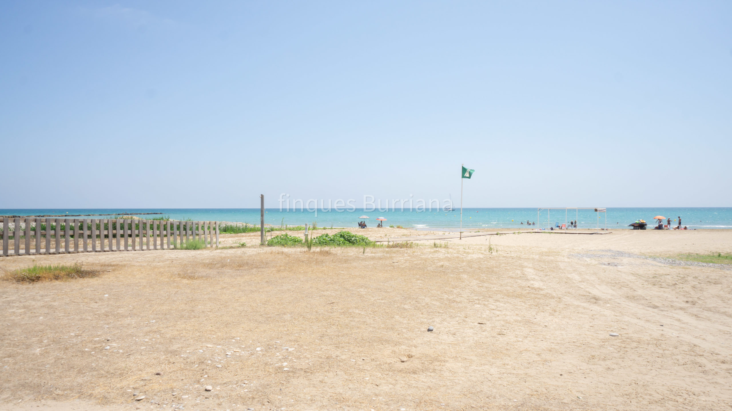 Exclusivo solar urbano de 1.103 m² en primera línea de playa – Avenida Mediterránea, Burriana