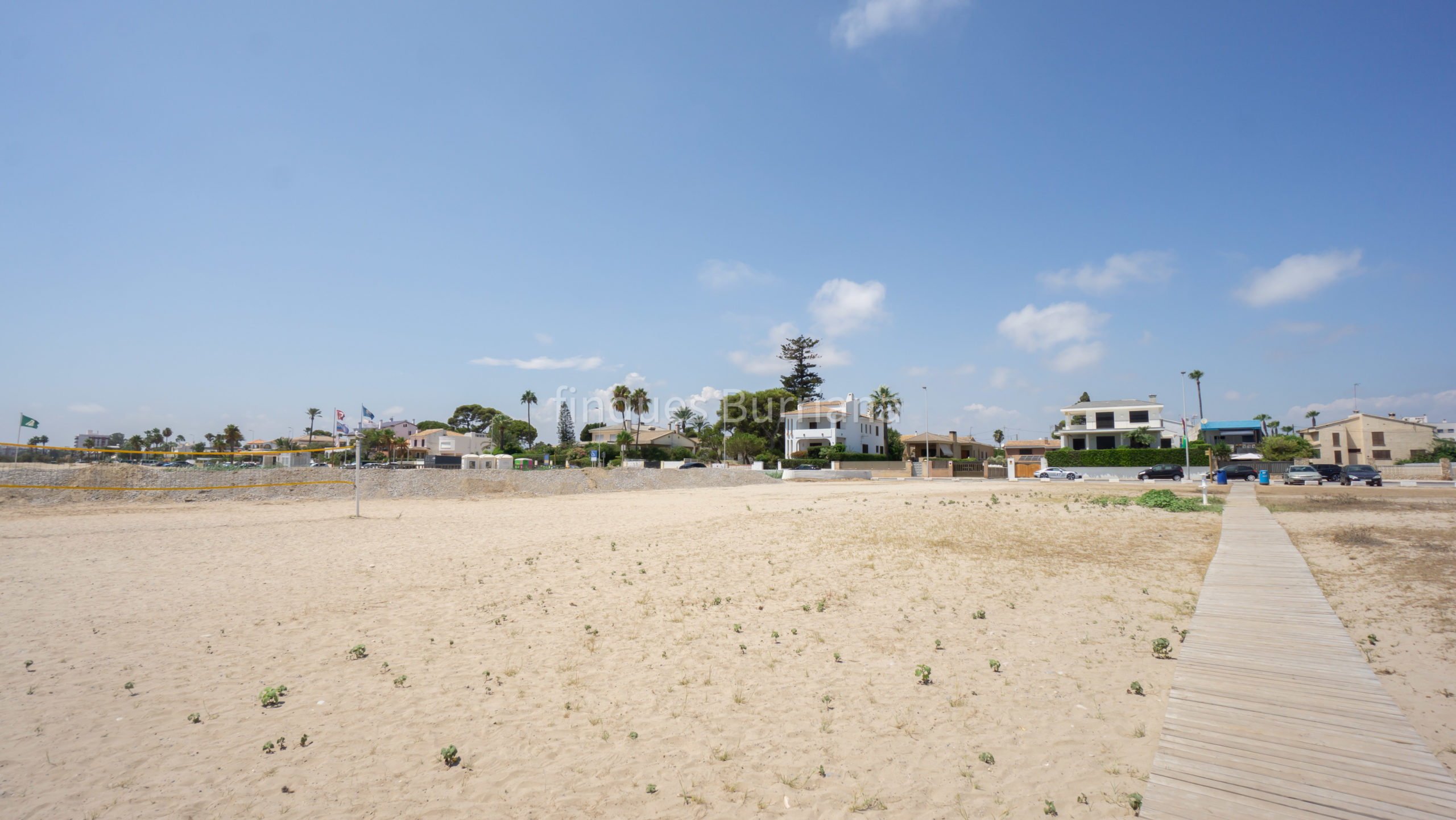 Exclusivo solar urbano de 1.103 m² en primera línea de playa – Avenida Mediterránea, Burriana